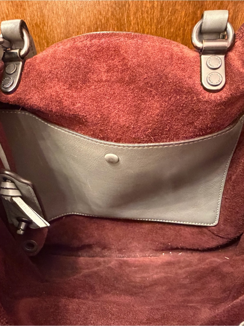 Coach 1941 Rogue 39 Gray With Red Interior - Picture 3 of 13